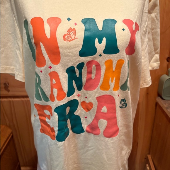 Women’s Cream Graphic T-Shirt “In My Grandma Era” NWOT - Picture 3 of 11